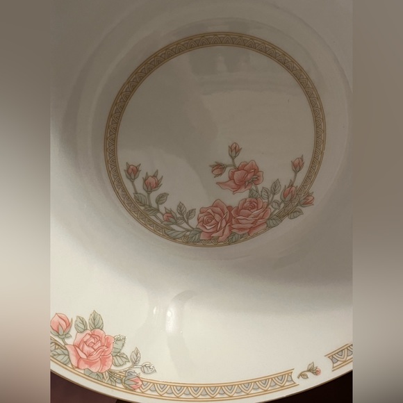 Vintage Crown Ming Fine China Christina large serving bowl - Picture 5 of 5